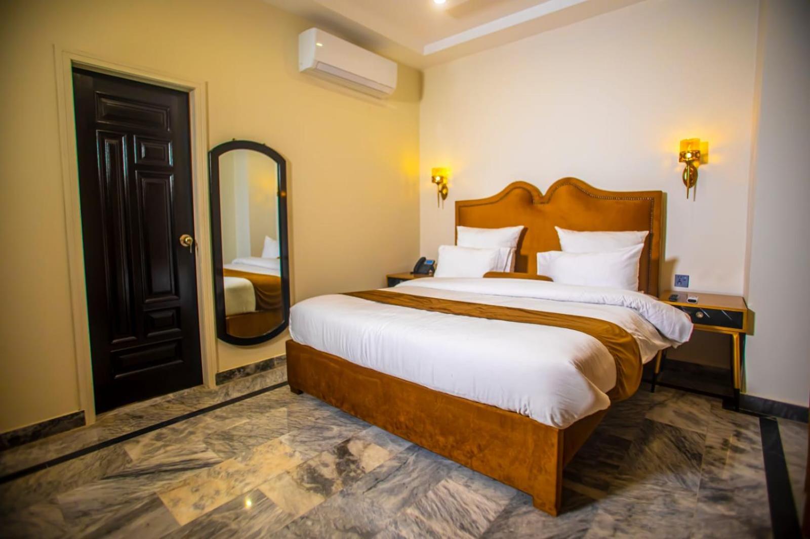 The Rich Hotel & Apartments Λαχόρη Εξωτερικό φωτογραφία