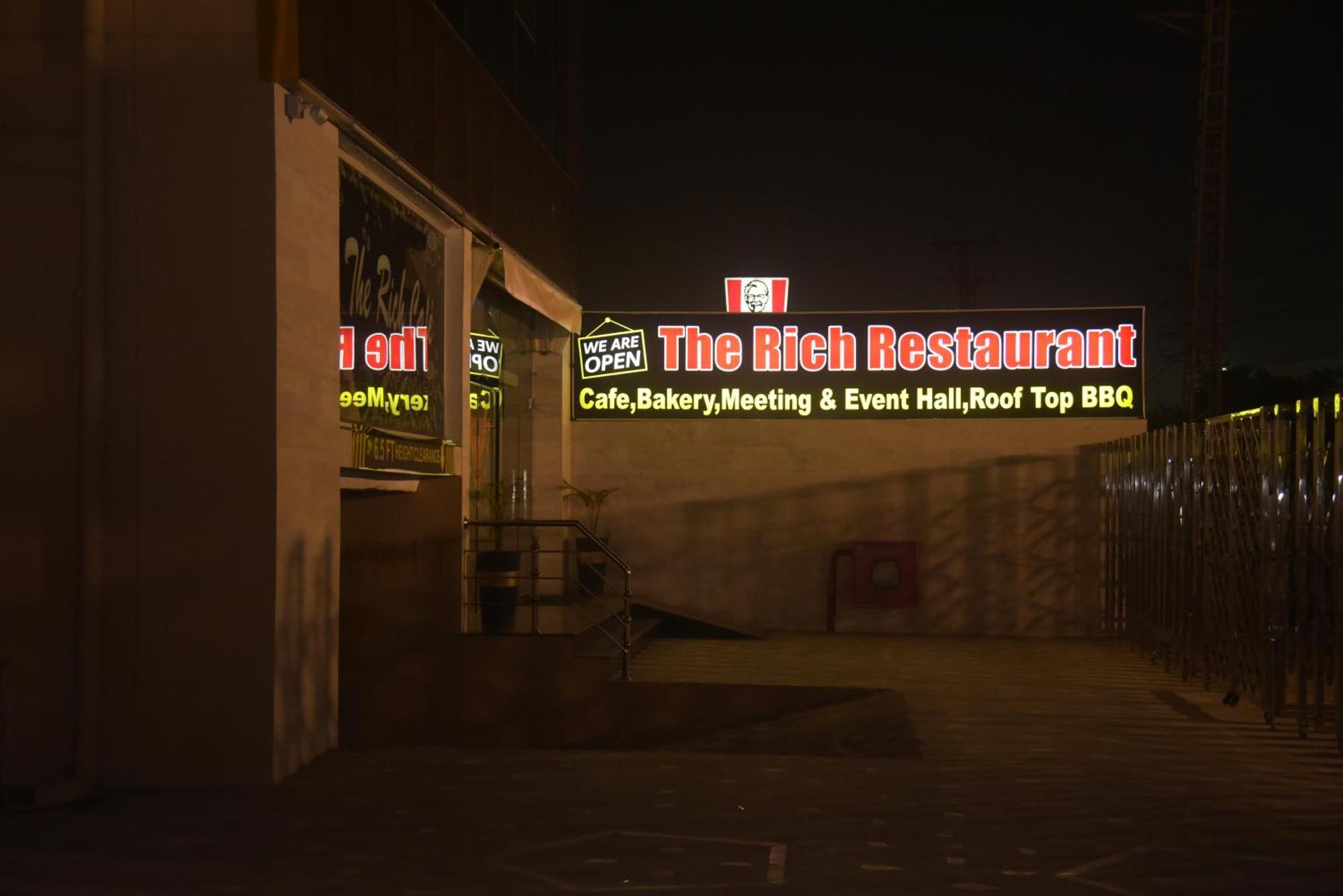 The Rich Hotel & Apartments Λαχόρη Εξωτερικό φωτογραφία
